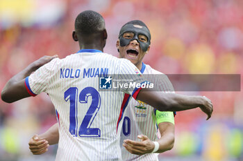 2024-07-01 - Randal Kolo Muani of France celebrates after the Jan Vertonghen's own goal 1-0 with Kylian Mbappe during the UEFA Euro 2024, Round of 16 football match between France and Belgium on 1 July 2024 at Merkur Spiel-Arena in Dusseldorf, Germany - FOOTBALL - EURO 2024 - 1/8 - FRANCE V BELGIUM - UEFA EUROPEAN - SOCCER