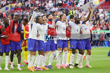 2024-07-01 - France players celebrate at full time during the UEFA Euro 2024, Round of 16 football match between France and Belgium on 1 July 2024 at Merkur Spiel-Arena in Dusseldorf, Germany - FOOTBALL - EURO 2024 - 1/8 - FRANCE V BELGIUM - UEFA EUROPEAN - SOCCER