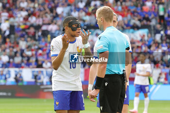 2024-07-01 - Kylian Mbappe of France and Referee Glenn Nyberg during the UEFA Euro 2024, Round of 16 football match between France and Belgium on 1 July 2024 at Merkur Spiel-Arena in Dusseldorf, Germany - FOOTBALL - EURO 2024 - 1/8 - FRANCE V BELGIUM - UEFA EUROPEAN - SOCCER