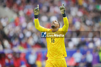 2024-07-01 - Goalkeeper Mike Maignan of France celebrates at full time during the UEFA Euro 2024, Round of 16 football match between France and Belgium on 1 July 2024 at Merkur Spiel-Arena in Dusseldorf, Germany - FOOTBALL - EURO 2024 - 1/8 - FRANCE V BELGIUM - UEFA EUROPEAN - SOCCER