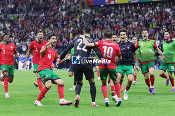 2024-07-01 - Goalkeeper Diogo Costa of Portugal celebrates with teammates after the penalty shoot-out during the UEFA Euro 2024, Round of 16 football match between Portugal and Slovenia on 1July 2024 at Deutsche Bank Park in Frankfurt, Germany - FOOTBALL - EURO 2024 - 1/8 - PORTUGAL V SLOVENIA - UEFA EUROPEAN - SOCCER