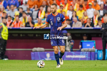 2024-07-02 - Stefan De Vrij of Netherlands during the UEFA Euro 2024, Round of 16 football match between Romania and Netherlands on July 2, 2024 at Allianz Arena in Munich, Germany - FOOTBALL - EURO 2024 - 1/8 - ROMANIA V NETHERLANDS - UEFA EUROPEAN - SOCCER