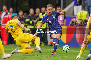 2024-07-02 - Andrei Ratiu of Romania, Joey Veerman of Netherlands during the UEFA Euro 2024, Round of 16 football match between Romania and Netherlands on July 2, 2024 at Allianz Arena in Munich, Germany - FOOTBALL - EURO 2024 - 1/8 - ROMANIA V NETHERLANDS - UEFA EUROPEAN - SOCCER