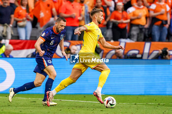 2024-07-02 - Stefan De Vrij of Netherlands, Denis Dragus of Romania during the UEFA Euro 2024, Round of 16 football match between Romania and Netherlands on July 2, 2024 at Allianz Arena in Munich, Germany - FOOTBALL - EURO 2024 - 1/8 - ROMANIA V NETHERLANDS - UEFA EUROPEAN - SOCCER