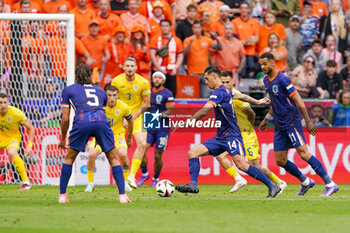 2024-07-02 - Tijani Reijnders of Netherlands shoots during the UEFA Euro 2024, Round of 16 football match between Romania and Netherlands on July 2, 2024 at Allianz Arena in Munich, Germany - FOOTBALL - EURO 2024 - 1/8 - ROMANIA V NETHERLANDS - UEFA EUROPEAN - SOCCER