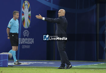 2024-07-05 - Coach of Portugal Roberto Martinez during the UEFA Euro 2024, quarter-final football match between Portugal and France on July 5, 2024 at Volksparkstadion in Hamburg, Germany - FOOTBALL - EURO 2024 - 1/4 - PORTUGAL V FRANCE - UEFA EUROPEAN - SOCCER