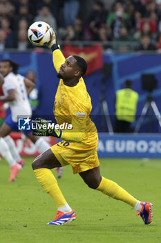 2024-07-05 - Goalkeeper of France Mike Maignan during the UEFA Euro 2024, quarter-final football match between Portugal and France on July 5, 2024 at Volksparkstadion in Hamburg, Germany - FOOTBALL - EURO 2024 - 1/4 - PORTUGAL V FRANCE - UEFA EUROPEAN - SOCCER