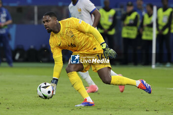 2024-07-05 - Goalkeeper of France Mike Maignan during the UEFA Euro 2024, quarter-final football match between Portugal and France on July 5, 2024 at Volksparkstadion in Hamburg, Germany - FOOTBALL - EURO 2024 - 1/4 - PORTUGAL V FRANCE - UEFA EUROPEAN - SOCCER