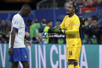 2024-07-05 - Goalkeeper of France Mike Maignan during the UEFA Euro 2024, quarter-final football match between Portugal and France on July 5, 2024 at Volksparkstadion in Hamburg, Germany - FOOTBALL - EURO 2024 - 1/4 - PORTUGAL V FRANCE - UEFA EUROPEAN - SOCCER