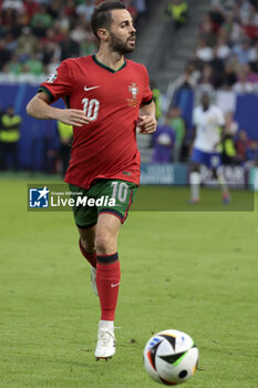 2024-07-05 - Bernardo Silva of Portugal during the UEFA Euro 2024, quarter-final football match between Portugal and France on July 5, 2024 at Volksparkstadion in Hamburg, Germany - FOOTBALL - EURO 2024 - 1/4 - PORTUGAL V FRANCE - UEFA EUROPEAN - SOCCER