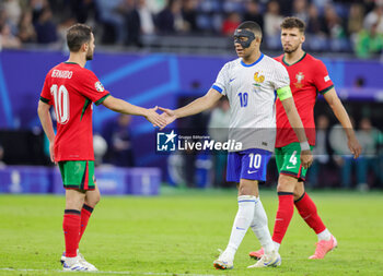 2024-07-05 - Bernardo Silva of Portugal and Kylian Mbappe of France during the UEFA Euro 2024, Quarter-finals football match between Portugal and France on July 5, 2024 at Volksparkstadion in Hamburg, Germany - FOOTBALL - EURO 2024 - 1/4 - PORTUGAL V FRANCE - UEFA EUROPEAN - SOCCER