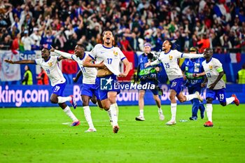 2024-07-05 - William SALIBA of France, Youssouf FOFANA of France, Ousmane DEMBELE of France, Bradley BARCOLA of France and N'Golo KANTE of France celebrate the victory during the UEFA Euro 2024, Quarter-finals football match between Portugal and France on July 5, 2024 at Volksparkstadion in Hamburg, Germany - FOOTBALL - EURO 2024 - 1/4 - PORTUGAL V FRANCE - UEFA EUROPEAN - SOCCER