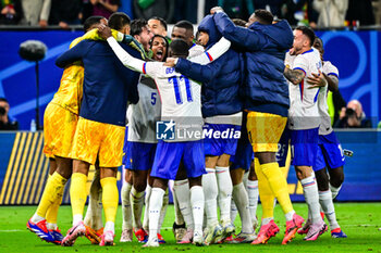 2024-07-05 - Players of France celebrate the victory during the UEFA Euro 2024, Quarter-finals football match between Portugal and France on July 5, 2024 at Volksparkstadion in Hamburg, Germany - FOOTBALL - EURO 2024 - 1/4 - PORTUGAL V FRANCE - UEFA EUROPEAN - SOCCER