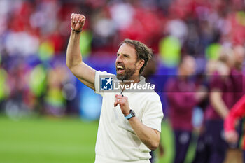 2024-07-07 - Gareth Southgate Head Coach of England celebrates at full time during the UEFA Euro 2024, Quarter-finals football match between England and Switzerland on July 6, 2024 at Merkur Spiel-Arena in Düsseldorf, Germany - FOOTBALL - EURO 2024 - 1/4 - ENGLAND V SWITZERLAND - UEFA EUROPEAN - SOCCER