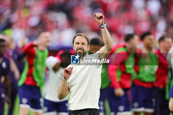 2024-07-07 - Gareth Southgate Head Coach of England celebrates at full time during the UEFA Euro 2024, Quarter-finals football match between England and Switzerland on July 6, 2024 at Merkur Spiel-Arena in Düsseldorf, Germany - FOOTBALL - EURO 2024 - 1/4 - ENGLAND V SWITZERLAND - UEFA EUROPEAN - SOCCER