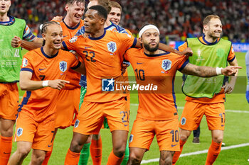 2024-07-06 - Xavi Simons, Denzel Dumfries, Memphis Depay of Netherlands are celebrating the win during the UEFA Euro 2024, Quarter-finals football match between Netherlands and Turkiye on July 6, 2024 at Olympiastadion in Berlin, Germany - FOOTBALL - EURO 2024 - 1/4 - NETHERLANDS V TURKIYE - UEFA EUROPEAN - SOCCER