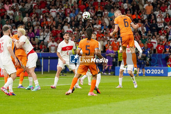 2024-07-06 - Stefan De Vrij of Netherlands scores a goal 1-1 during the UEFA Euro 2024, Quarter-finals football match between Netherlands and Turkiye on July 6, 2024 at Olympiastadion in Berlin, Germany - FOOTBALL - EURO 2024 - 1/4 - NETHERLANDS V TURKIYE - UEFA EUROPEAN - SOCCER