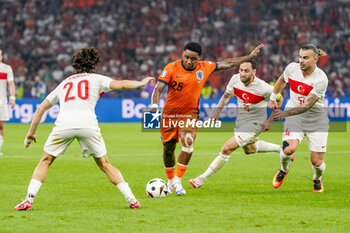 2024-07-06 - Ferdi Kadioglu of Turkiye, Steven Bergwijn of Netherlands shoots at goal, Hakan Calhanoglu of Turkiye, Abdulkerim Bardakci of Turkiye during the UEFA Euro 2024, Quarter-finals football match between Netherlands and Turkiye on July 6, 2024 at Olympiastadion in Berlin, Germany - FOOTBALL - EURO 2024 - 1/4 - NETHERLANDS V TURKIYE - UEFA EUROPEAN - SOCCER