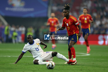 2024-07-09 - Munich , Germany 09.07.2024: Nico Williams of Spain, N'Golo Kante of France during the UEFA EURO 2024 semi-finals, football match between Spain vs France at Munich Football Allianz Arena - UEFA EURO 2024 - SEMIFINALS - SPAIN VS FRANCE  - UEFA EUROPEAN - SOCCER