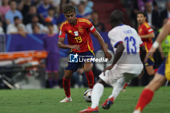 2024-07-09 - Munich , Germany 09.07.2024: Lamine Yamal of Spain scores the goal 1-1 and celebrates with his teammates during the UEFA EURO 2024 semi-finals, football match between Spain vs France at Munich Football Allianz Arena - UEFA EURO 2024 - SEMIFINALS - SPAIN VS FRANCE  - UEFA EUROPEAN - SOCCER