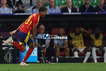 2024-07-09 - Munich , Germany 09.07.2024: Lamine Yamal of Spain scores the goal 1-1 and celebrates with his teammates during the UEFA EURO 2024 semi-finals, football match between Spain vs France at Munich Football Allianz Arena - UEFA EURO 2024 - SEMIFINALS - SPAIN VS FRANCE  - UEFA EUROPEAN - SOCCER