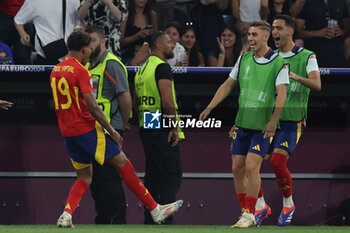 2024-07-09 - Munich , Germany 09.07.2024: Lamine Yamal of Spain scores the goal 1-1 and celebrates with his teammates during the UEFA EURO 2024 semi-finals, football match between Spain vs France at Munich Football Allianz Arena - UEFA EURO 2024 - SEMIFINALS - SPAIN VS FRANCE  - UEFA EUROPEAN - SOCCER