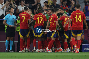 2024-07-09 - Munich , Germany 09.07.2024: Lamine Yamal of Spain scores the goal 1-1 and celebrates with his teammates during the UEFA EURO 2024 semi-finals, football match between Spain vs France at Munich Football Allianz Arena - UEFA EURO 2024 - SEMIFINALS - SPAIN VS FRANCE  - UEFA EUROPEAN - SOCCER