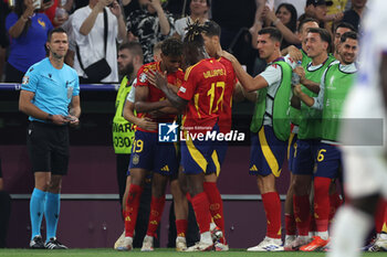 2024-07-09 - Munich , Germany 09.07.2024: Lamine Yamal of Spain scores the goal 1-1 and celebrates with his teammates during the UEFA EURO 2024 semi-finals, football match between Spain vs France at Munich Football Allianz Arena - UEFA EURO 2024 - SEMIFINALS - SPAIN VS FRANCE  - UEFA EUROPEAN - SOCCER