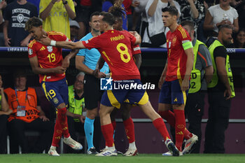 2024-07-09 - Munich , Germany 09.07.2024: Lamine Yamal of Spain scores the goal 1-1 and celebrates with his teammates during the UEFA EURO 2024 semi-finals, football match between Spain vs France at Munich Football Allianz Arena - UEFA EURO 2024 - SEMIFINALS - SPAIN VS FRANCE  - UEFA EUROPEAN - SOCCER