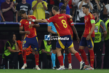 2024-07-09 - Munich , Germany 09.07.2024: Lamine Yamal of Spain scores the goal 1-1 and celebrates with his teammates during the UEFA EURO 2024 semi-finals, football match between Spain vs France at Munich Football Allianz Arena - UEFA EURO 2024 - SEMIFINALS - SPAIN VS FRANCE  - UEFA EUROPEAN - SOCCER