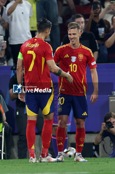 2024-07-09 - Munich , Germany 09.07.2024: dDani Olmo of Spain scores the goal 2-1 and celebrates with his teammates during the UEFA EURO 2024 semi-finals, football match between Spain vs France at Munich Football Allianz Arena - UEFA EURO 2024 - SEMIFINALS - SPAIN VS FRANCE  - UEFA EUROPEAN - SOCCER