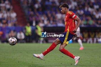 2024-07-09 - Munich , Germany 09.07.2024: Lamine Yamal of Spain during the UEFA EURO 2024 semi-finals, football match between Spain vs France at Munich Football Allianz Arena - UEFA EURO 2024 - SEMIFINALS - SPAIN VS FRANCE  - UEFA EUROPEAN - SOCCER