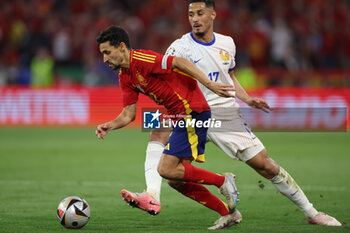 2024-07-09 - Munich , Germany 09.07.2024: Jesus Navas of Spain, William Saliba of France during the UEFA EURO 2024 semi-finals, football match between Spain vs France at Munich Football Allianz Arena - UEFA EURO 2024 - SEMIFINALS - SPAIN VS FRANCE  - UEFA EUROPEAN - SOCCER