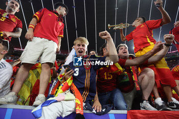 2024-07-09 - Munich , Germany 09.07.2024: Spanish fans celebrate the victory at the end during the UEFA EURO 2024 semi-finals, football match between Spain vs France at Munich Football Allianz Arena - UEFA EURO 2024 - SEMIFINALS - SPAIN VS FRANCE  - UEFA EUROPEAN - SOCCER