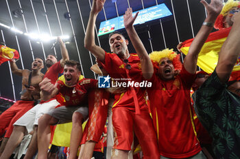 2024-07-09 - Munich , Germany 09.07.2024: Spanish fans celebrate the victory at the end during the UEFA EURO 2024 semi-finals, football match between Spain vs France at Munich Football Allianz Arena - UEFA EURO 2024 - SEMIFINALS - SPAIN VS FRANCE  - UEFA EUROPEAN - SOCCER