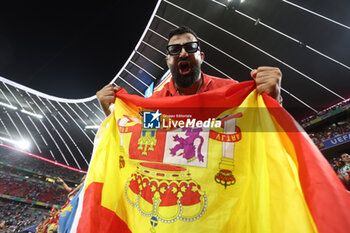 2024-07-09 - Munich , Germany 09.07.2024: Spanish fans celebrate the victory at the end during the UEFA EURO 2024 semi-finals, football match between Spain vs France at Munich Football Allianz Arena - UEFA EURO 2024 - SEMIFINALS - SPAIN VS FRANCE  - UEFA EUROPEAN - SOCCER