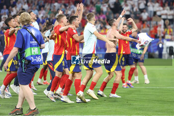 2024-07-09 - Munich , Germany 09.07.2024: Spanish players celebrate the victory at the end during the UEFA EURO 2024 semi-finals, football match between Spain vs France at Munich Football Allianz Arena - UEFA EURO 2024 - SEMIFINALS - SPAIN VS FRANCE  - UEFA EUROPEAN - SOCCER