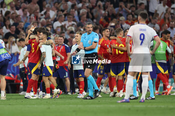 2024-07-09 - Munich , Germany 09.07.2024: Spain players celebrate victory at end of the UEFA EURO 2024 semi-finals, football match between Spain vs France at Munich Football Allianz Arena - UEFA EURO 2024 - SEMIFINALS - SPAIN VS FRANCE  - UEFA EUROPEAN - SOCCER