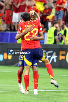 2024-07-09 - Munich , Germany 09.07.2024: Jesus Navas of Spain, Lamine Yamal of Spain celebrate victory in the UEFA EURO 2024 semi-finals, football match between Spain vs France at Munich Football Allianz Arena - UEFA EURO 2024 - SEMIFINALS - SPAIN VS FRANCE  - UEFA EUROPEAN - SOCCER