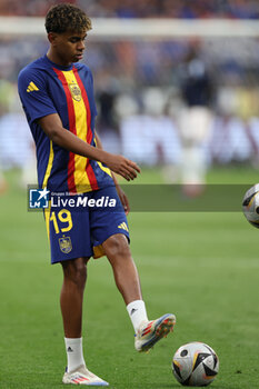 2024-07-09 - Munich , Germany 09.07.2024: Lamine Yamal of Spain warm-up before the UEFA EURO 2024 semi-finals, football match between Spain vs France at Munich Football Allianz Arena - UEFA EURO 2024 - SEMIFINALS - SPAIN VS FRANCE  - UEFA EUROPEAN - SOCCER