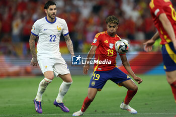 2024-07-09 - Munich , Germany 09.07.2024: Theo Hernandez of France, Lamine Yamal of Spain during the UEFA EURO 2024 semi-finals, football match between Spain vs France at Munich Football Allianz Arena - UEFA EURO 2024 - SEMIFINALS - SPAIN VS FRANCE  - UEFA EUROPEAN - SOCCER