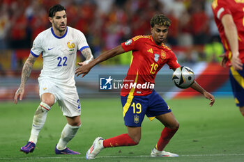 2024-07-09 - Munich , Germany 09.07.2024: Theo Hernandez of France, Lamine Yamal of Spain during the UEFA EURO 2024 semi-finals, football match between Spain vs France at Munich Football Allianz Arena - UEFA EURO 2024 - SEMIFINALS - SPAIN VS FRANCE  - UEFA EUROPEAN - SOCCER