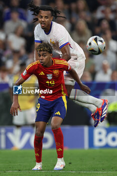 2024-07-09 - Munich , Germany 09.07.2024: Lamine Yamal of Spain, Bradley Barcola of France during the UEFA EURO 2024 semi-finals, football match between Spain vs France at Munich Football Allianz Arena - UEFA EURO 2024 - SEMIFINALS - SPAIN VS FRANCE  - UEFA EUROPEAN - SOCCER