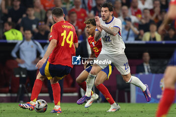 2024-07-09 - Munich , Germany 09.07.2024: Theo Hernandez of France, Lamine Yamal of Spain during the UEFA EURO 2024 semi-finals, football match between Spain vs France at Munich Football Allianz Arena - UEFA EURO 2024 - SEMIFINALS - SPAIN VS FRANCE  - UEFA EUROPEAN - SOCCER