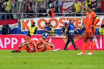 2024-07-10 - Tijjani Reijnders, Stefan de Vrij of the Netherlands look dejected after the UEFA Euro 2024, Semi-finals football match between Netherlands and England on 10 July 2024 at Signal Iduna Park in Dortmund, Germany - FOOTBALL - EURO 2024 - 1/2 - NETHERLANDS V ENGLAND - UEFA EUROPEAN - SOCCER