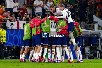 2024-07-10 - Ollie Watkins of England celebrates his goal 1-2 with teammates during the UEFA Euro 2024, Semi-finals football match between Netherlands and England on 10 July 2024 at Signal Iduna Park in Dortmund, Germany - FOOTBALL - EURO 2024 - 1/2 - NETHERLANDS V ENGLAND - UEFA EUROPEAN - SOCCER