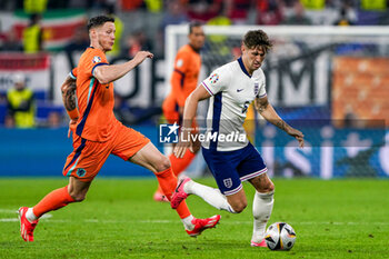 2024-07-10 - Wout Weghorst of the Netherlands battles for possession with John Stones of England during the UEFA Euro 2024, Semi-finals football match between Netherlands and England on 10 July 2024 at Signal Iduna Park in Dortmund, Germany - FOOTBALL - EURO 2024 - 1/2 - NETHERLANDS V ENGLAND - UEFA EUROPEAN - SOCCER