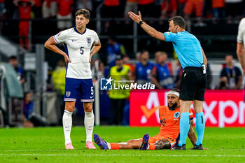 2024-07-10 - Memphis Depay of the Netherlands injured during the UEFA Euro 2024, Semi-finals football match between Netherlands and England on 10 July 2024 at Signal Iduna Park in Dortmund, Germany - FOOTBALL - EURO 2024 - 1/2 - NETHERLANDS V ENGLAND - UEFA EUROPEAN - SOCCER