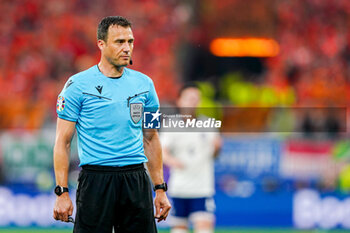 2024-07-10 - Referee Felix Zwayer during the UEFA Euro 2024, Semi-finals football match between Netherlands and England on 10 July 2024 at Signal Iduna Park in Dortmund, Germany - FOOTBALL - EURO 2024 - 1/2 - NETHERLANDS V ENGLAND - UEFA EUROPEAN - SOCCER