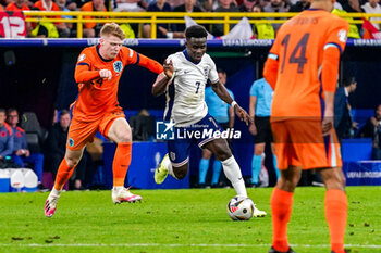 2024-07-10 - Jerdy Schouten of the Netherlands battles for possession with Bukayo Saka of England during the UEFA Euro 2024, Semi-finals football match between Netherlands and England on 10 July 2024 at Signal Iduna Park in Dortmund, Germany - FOOTBALL - EURO 2024 - 1/2 - NETHERLANDS V ENGLAND - UEFA EUROPEAN - SOCCER